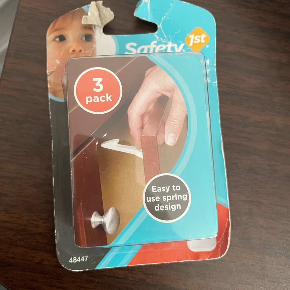 Safety 1st Spring-Loaded Cabinet & Drawer Latches 3 Pack #48447 NEW